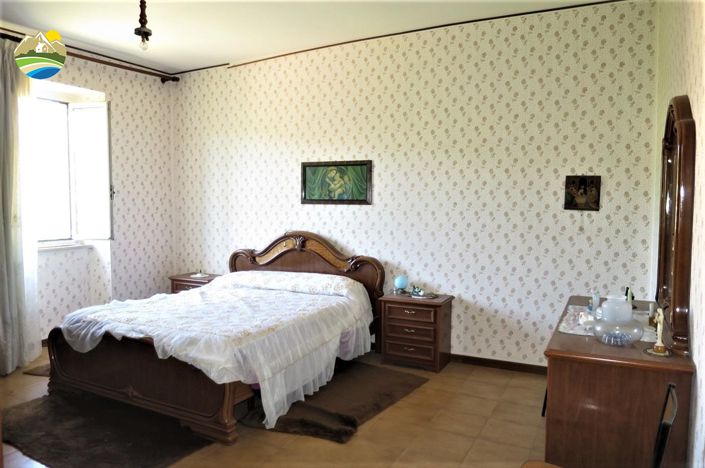 Image No.24-4 Bed Country House for sale