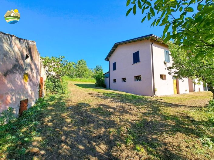 Image No.7-4 Bed Country House for sale