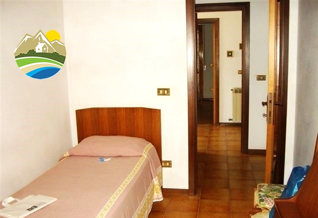 Image No.16-3 Bed Country House for sale