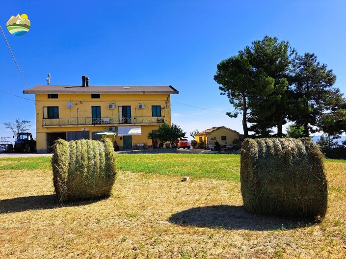 Image No.1-4 Bed Country House for sale