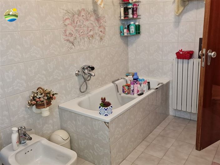 Image No.12-4 Bed Country House for sale