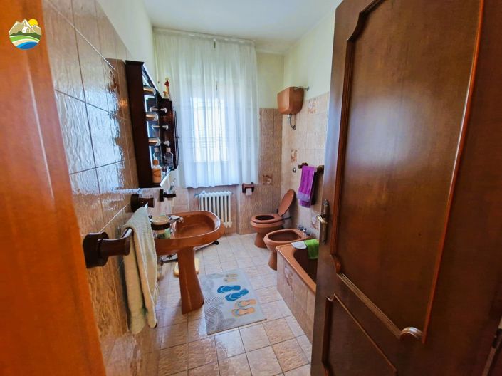 Image No.21-4 Bed Country House for sale