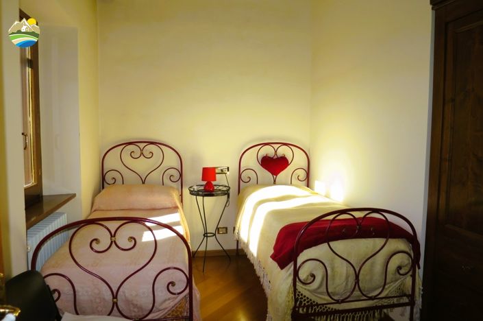 Image No.22-4 Bed Country House for sale