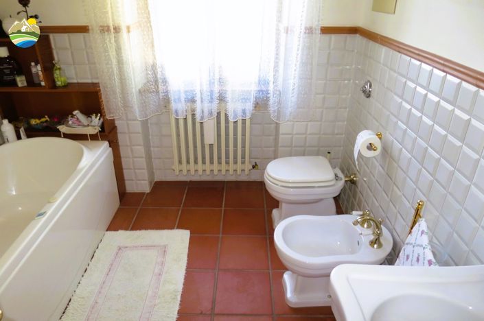 Image No.23-4 Bed Country House for sale