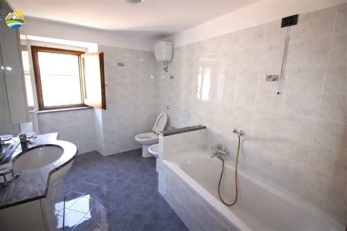 Image No.13-3 Bed Townhouse for sale