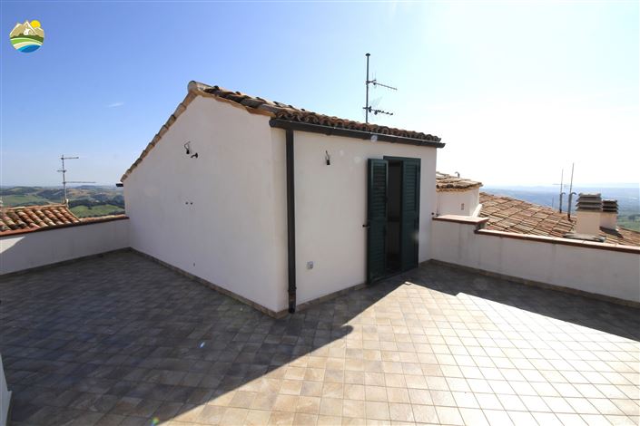 Image No.19-3 Bed Townhouse for sale