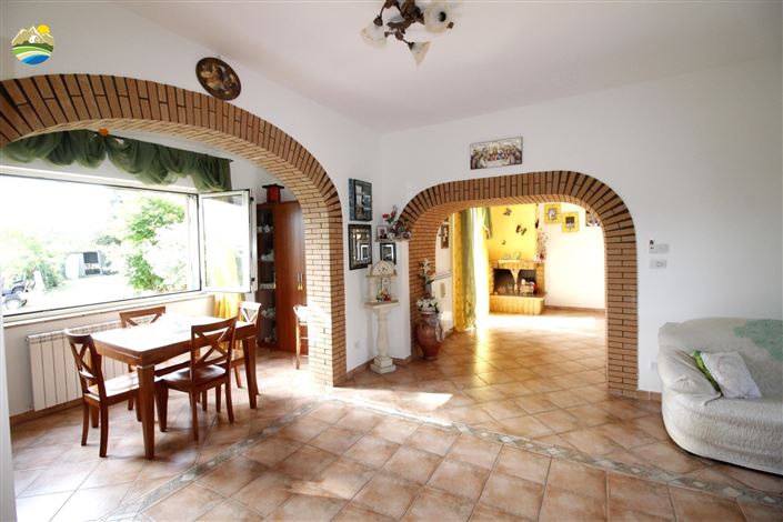 Image No.12-4 Bed Country House for sale