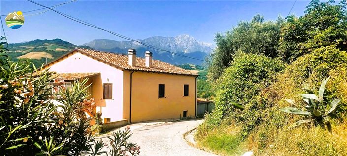Image No.1-Maison de campagne de 4 chambres à vendre à Bisenti