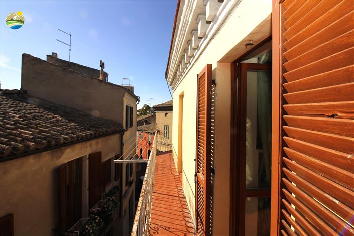 Image No.19-3 Bed Townhouse for sale