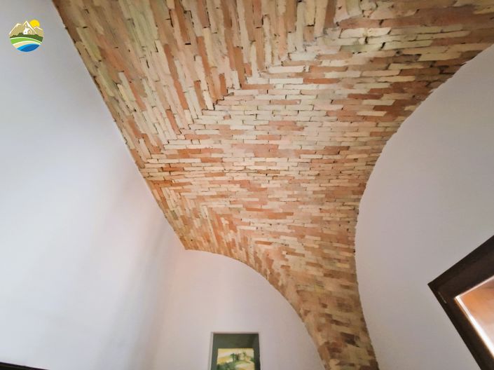 Image No.12-2 Bed Townhouse for sale