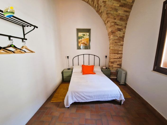 Image No.13-2 Bed Townhouse for sale