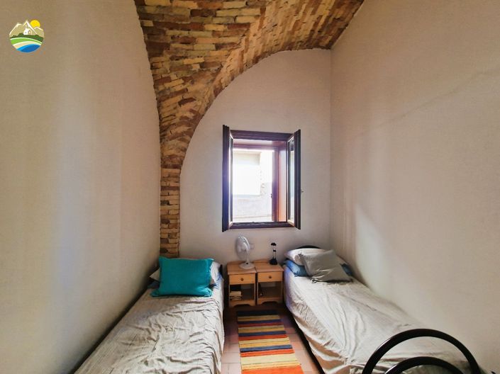 Image No.14-2 Bed Townhouse for sale