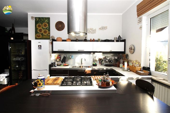 Image No.20-4 Bed Country House for sale