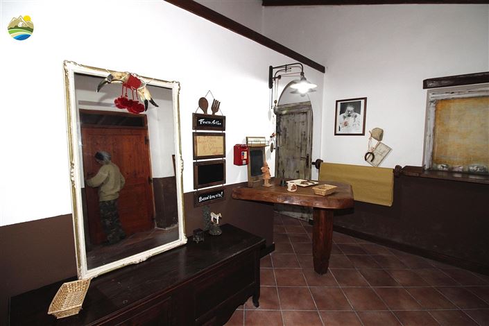 Image No.33-4 Bed Country House for sale