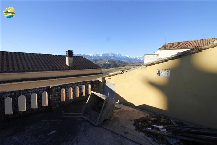 Image No.25-2 Bed Townhouse for sale