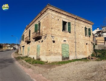 1 - Cellino Attanasio, Property