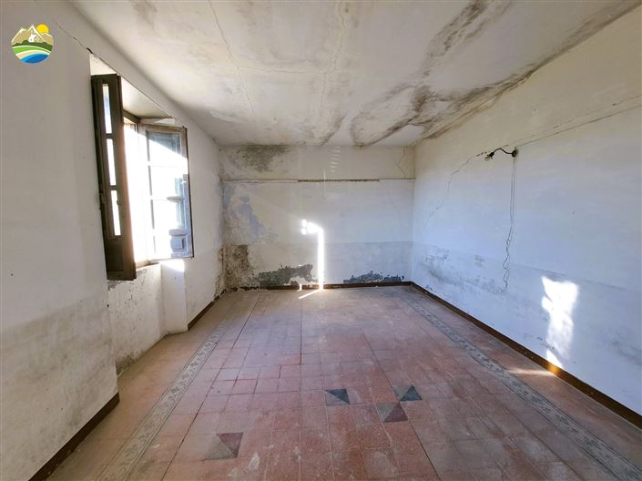 Image No.11-4 Bed Property for sale