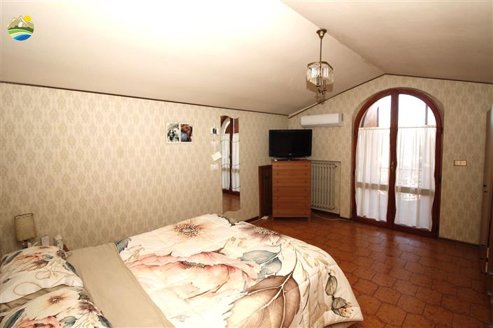 Image No.32-8 Bed Villa for sale
