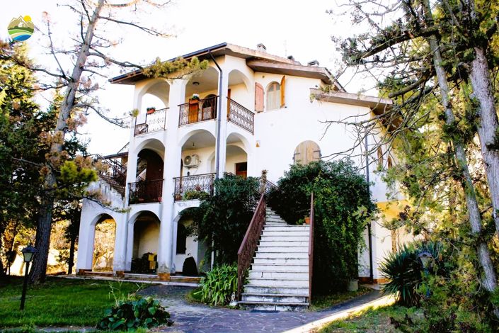 Image No.44-8 Bed Villa for sale