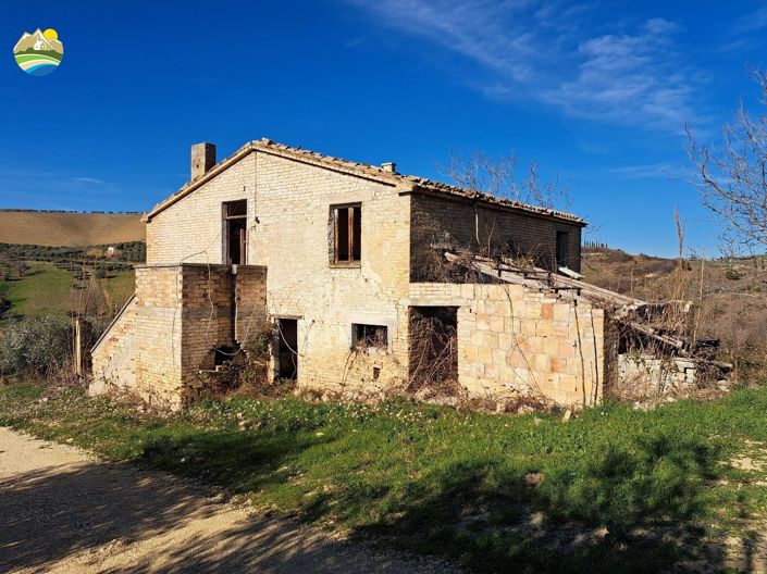 Image No.12-Maison de campagne de 4 chambres à vendre à Castilenti
