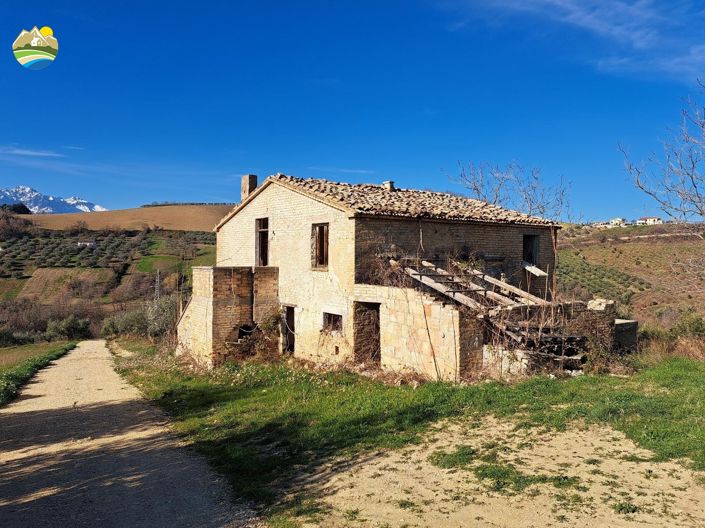 Image No.14-Maison de campagne de 4 chambres à vendre à Castilenti