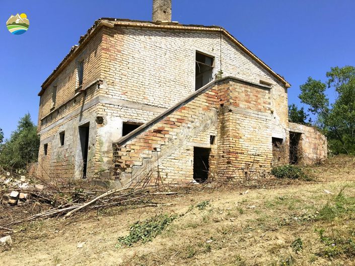 Image No.17-Maison de campagne de 4 chambres à vendre à Castilenti