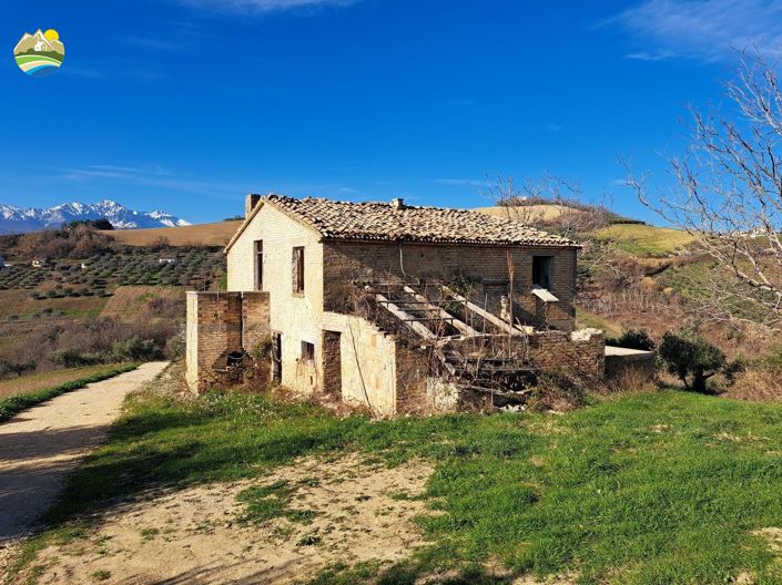 Image No.18-Maison de campagne de 4 chambres à vendre à Castilenti