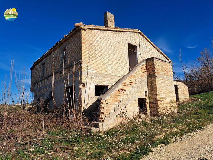 Image No.6-Maison de campagne de 4 chambres à vendre à Castilenti