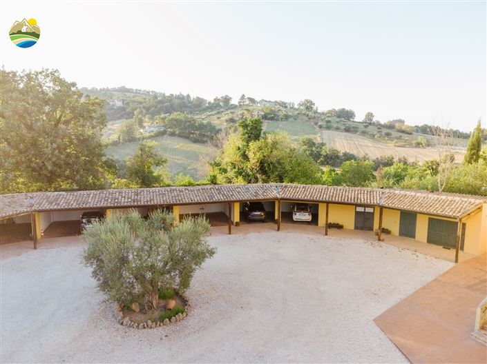 Image No.14-11 Bed Villa for sale