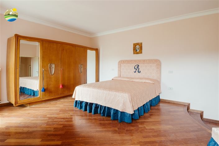 Image No.20-11 Bed Villa for sale