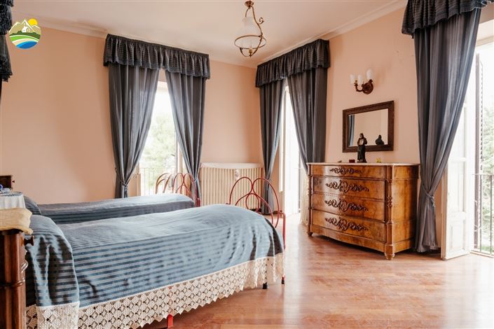 Image No.22-11 Bed Villa for sale