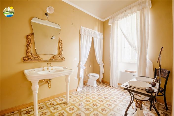 Image No.32-11 Bed Villa for sale