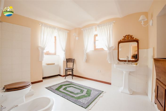 Image No.37-11 Bed Villa for sale