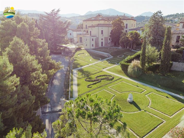 Image No.5-11 Bed Villa for sale