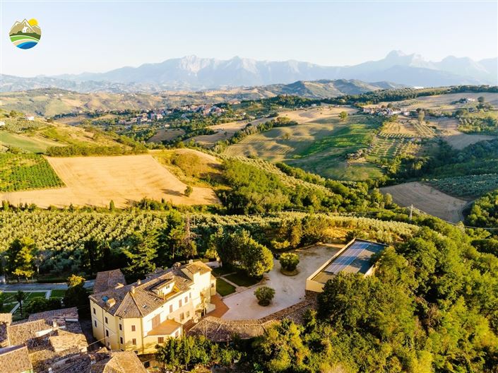 Image No.8-11 Bed Villa for sale