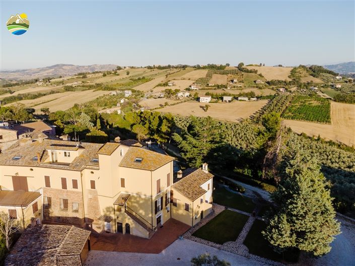 Image No.9-11 Bed Villa for sale