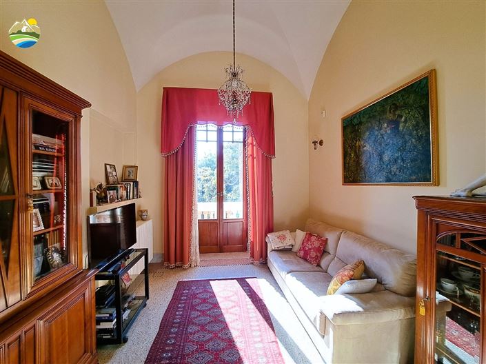 Image No.10-10 Bed Villa for sale