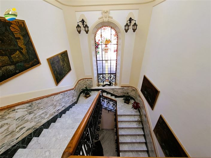 Image No.18-10 Bed Villa for sale