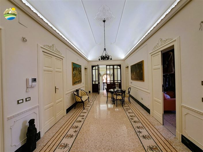 Image No.20-10 Bed Villa for sale