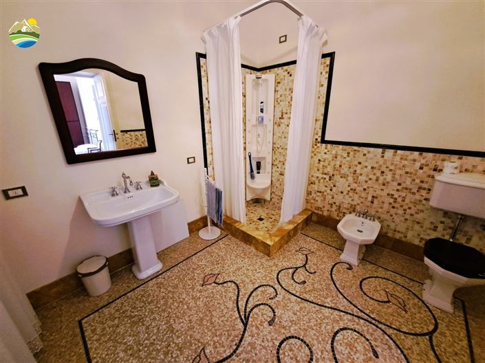 Image No.25-10 Bed Villa for sale