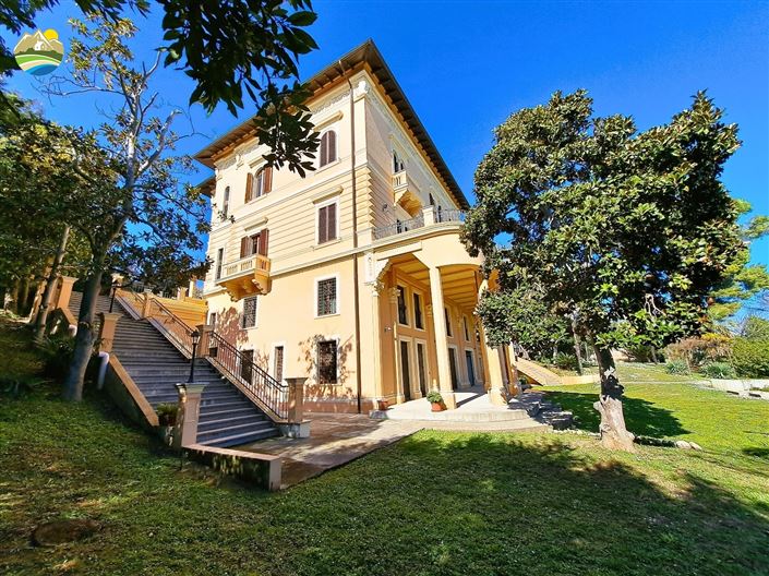 Image No.33-10 Bed Villa for sale