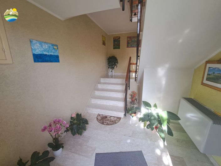 Image No.16-3 Bed Country House for sale