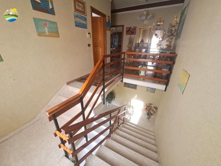 Image No.17-3 Bed Country House for sale