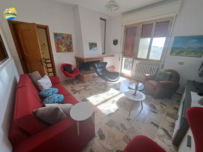 Image No.19-3 Bed Country House for sale