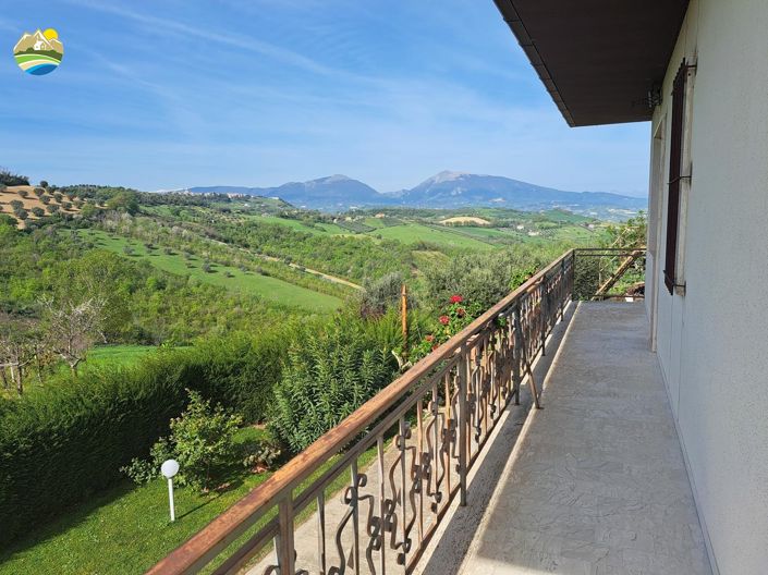 Image No.23-3 Bed Country House for sale