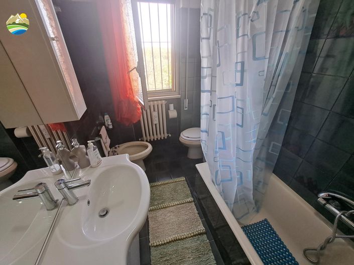 Image No.27-3 Bed Country House for sale