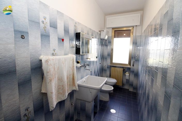 Image No.14-6 Bed Country House for sale