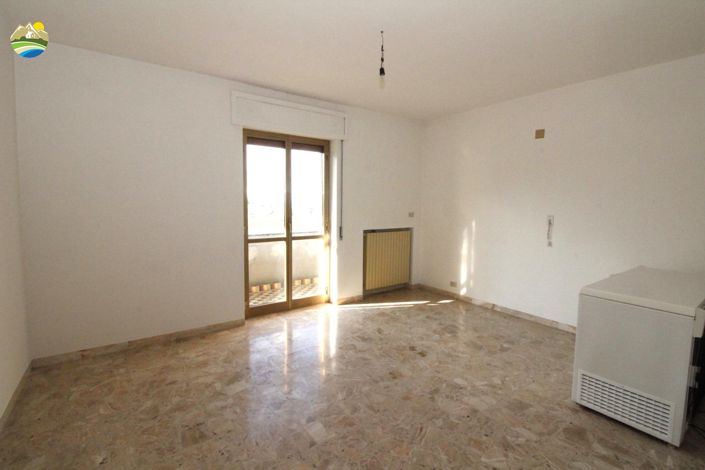 Image No.15-6 Bed Country House for sale