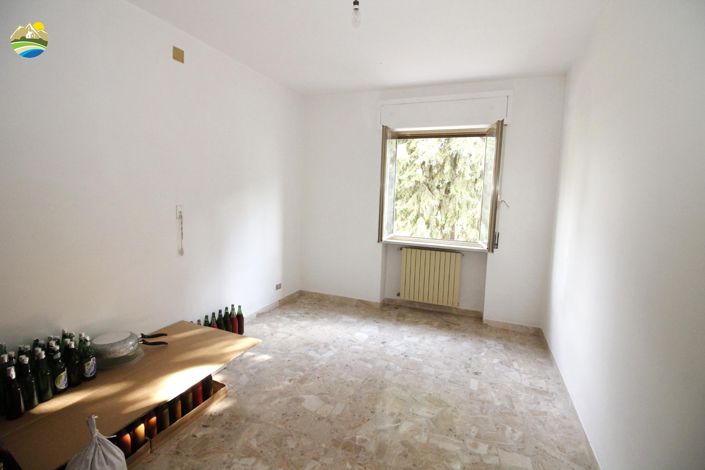 Image No.17-6 Bed Country House for sale