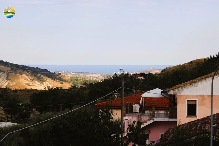 Image No.2-Maison de campagne de 6 chambres à vendre à Castilenti